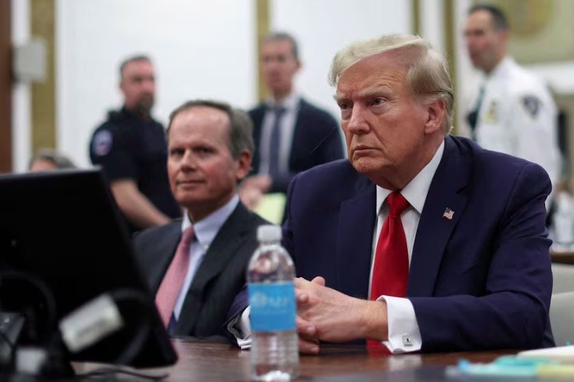 O ex-presidente dos EUA Donald Trump participa do julgamento de fraude civil da Trump Organization, na Suprema Corte do Estado de Nova York, no bairro de Manhattan, na cidade de Nova York, EUA, em 7 de dezembro de 2023