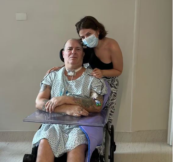 Mingau ganhou cadeira de rodas de presente