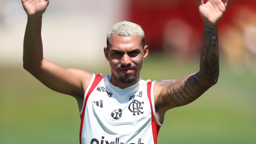 Corinthians desiste de negociação com o Flamengo pelo lateral-direito Matheus França