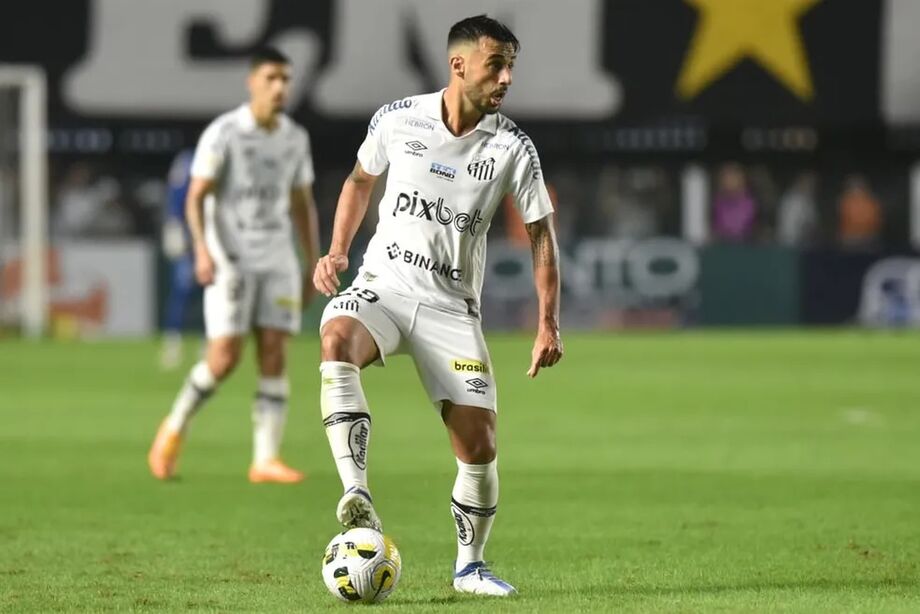 Ex-Santos e Corinthians, volante Camacho é o novo reforço do Guarani