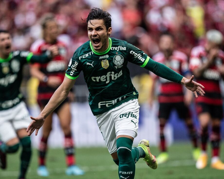 Raphael Veiga minimiza proposta da Arábia Saudita: 'Quero fazer história no Palmeiras'