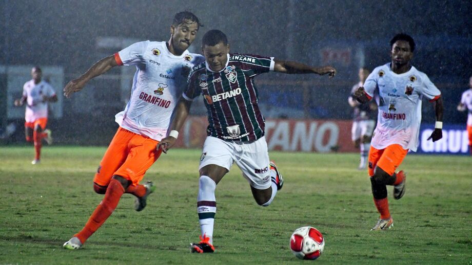 Na estreia de Renato Augusto, Fluminense bate Nova Iguaçu e assume a liderança do Carioca