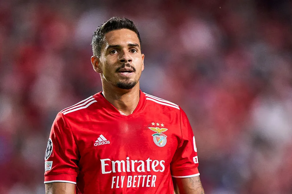Corinthians confirma saída repentina do zagueiro Lucas Veríssimo para o futebol do Catar