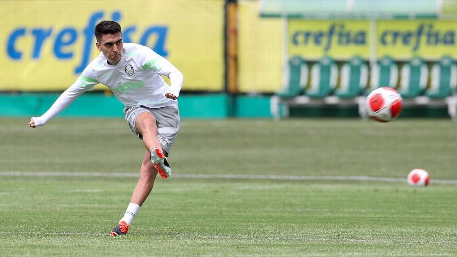 Atuesta cobra falta para marcar em jogo-treino entre Palmeiras e União Suzano