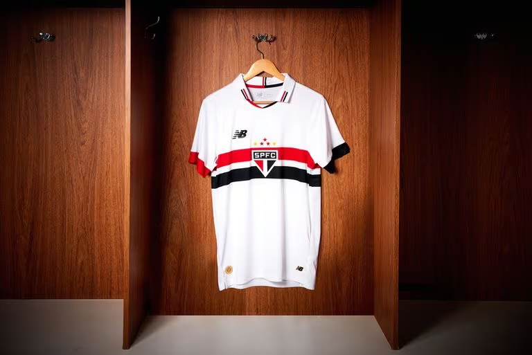 Novo uniforme do São Paulo, lançado pela New Balance.