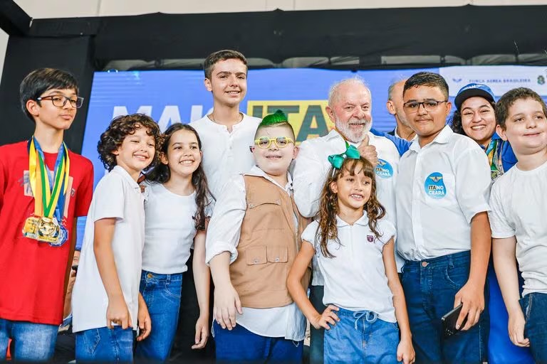 Lula participa de cerimônia de assinatura do decreto que cria o Campus Avançado do Instituto Tecnológico da Aeronáutica (ITA) em Fortaleza