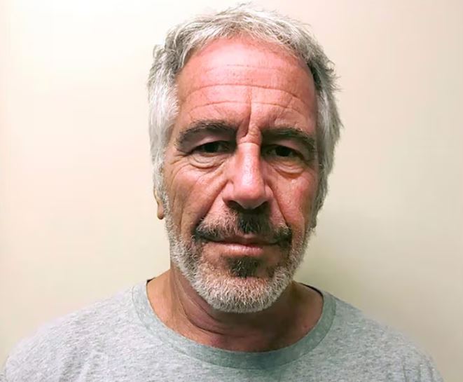 O empresário americano Jeffrey Epstein foi encontrado morto em sua cela em agosto de 2019