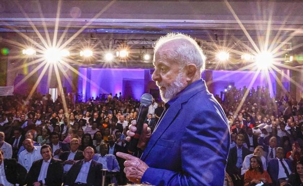 Lula durante cerimônia em Salvador