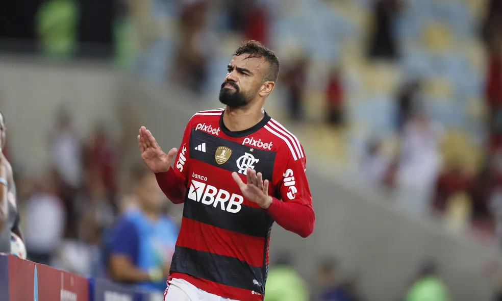 Flamengo confirma renovação do contrato do zagueiro Fabrício Bruno