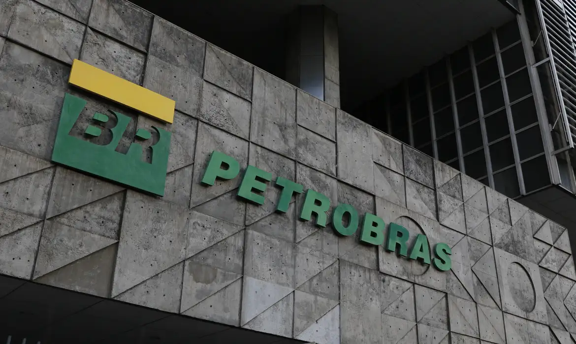 Processo seletivo para estagiários: Lançamento de um novo processo seletivo para 180 vagas e formação de banco de reservas.