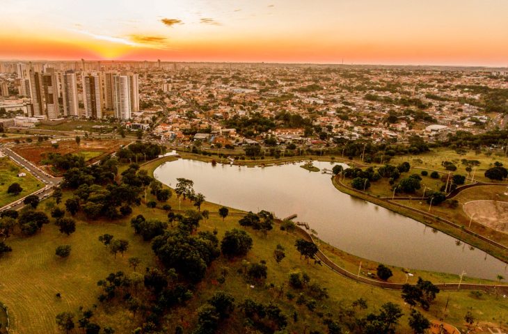 O crescimento da taxa de urbanização em Mato Grosso do Sul, evidenciado a cada Censo Demográfico, revela uma realidade dinâmica e desafiadora para o estado