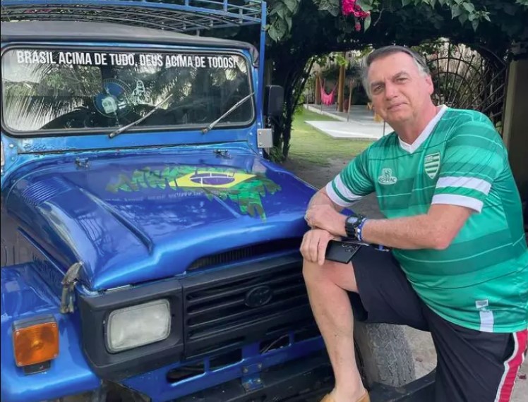 Bolsonaro passa férias em São Miguel dos Milagres