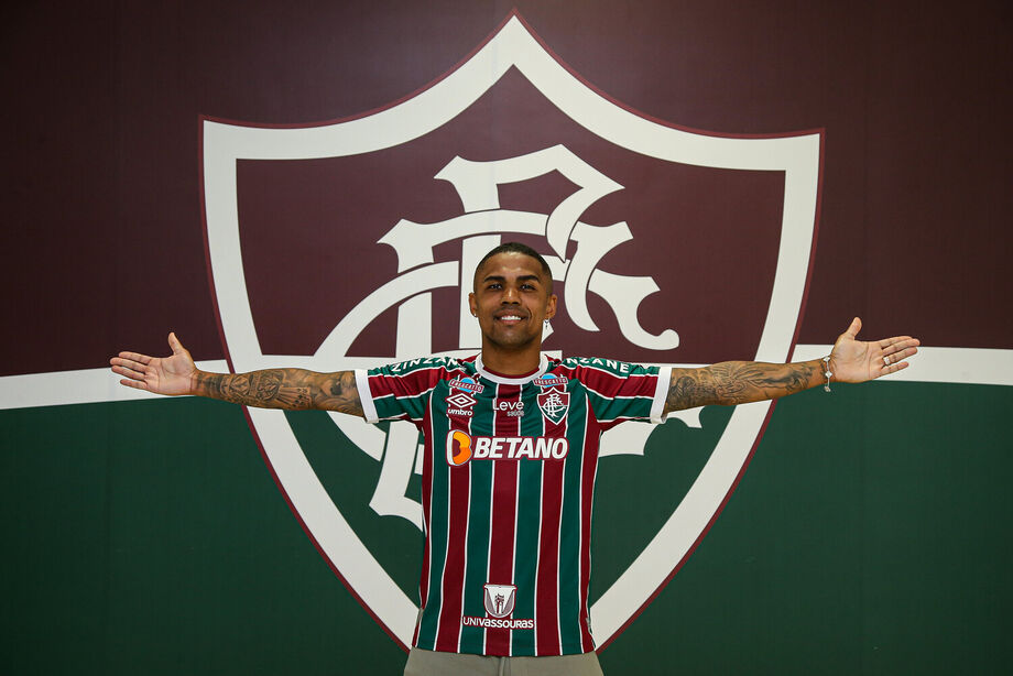 O Fluminense acertou a contratação do atacante Douglas Costa