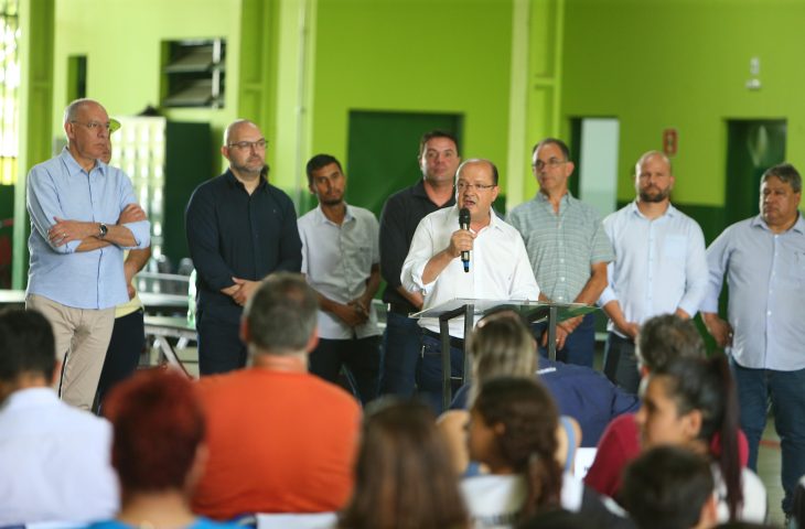 O governador em exercício José Carlos Barbosa (Barbosinha) esteve em Caarapó para realizar uma série de atos que trazem melhorias para a população na educação e infraestrutura