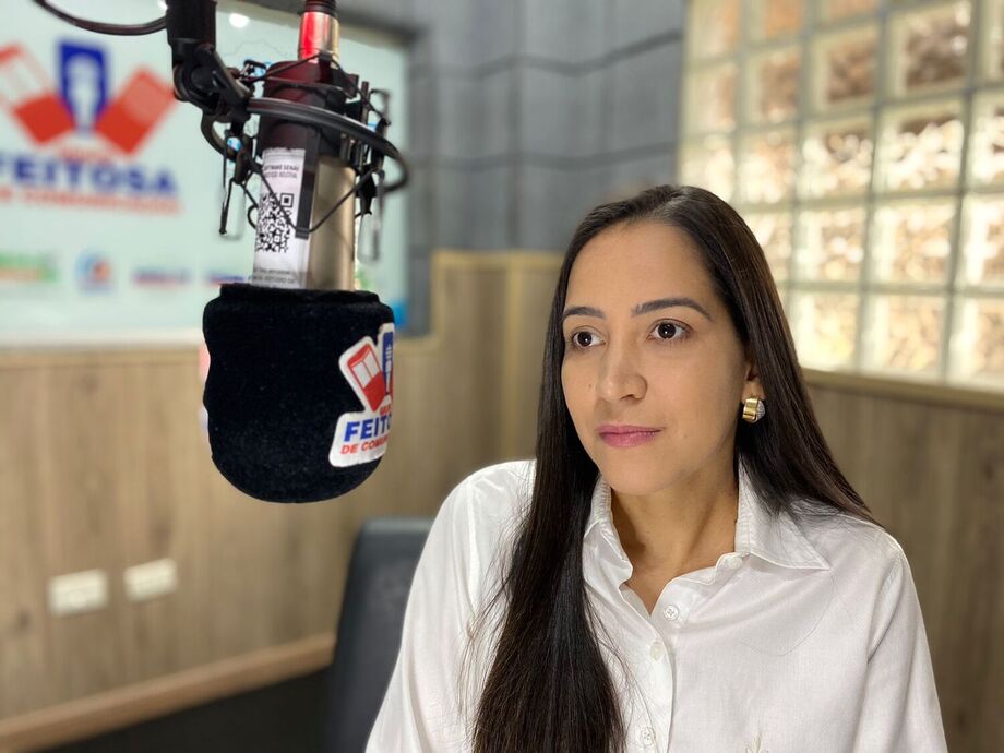 Ana Carolina Nardes em entrevista nesta quinta-feira