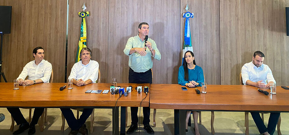 Na sequência: Rodrigo Perez, Pedro Caravina, Eduardo Riedel e Ana Carolina Nardes