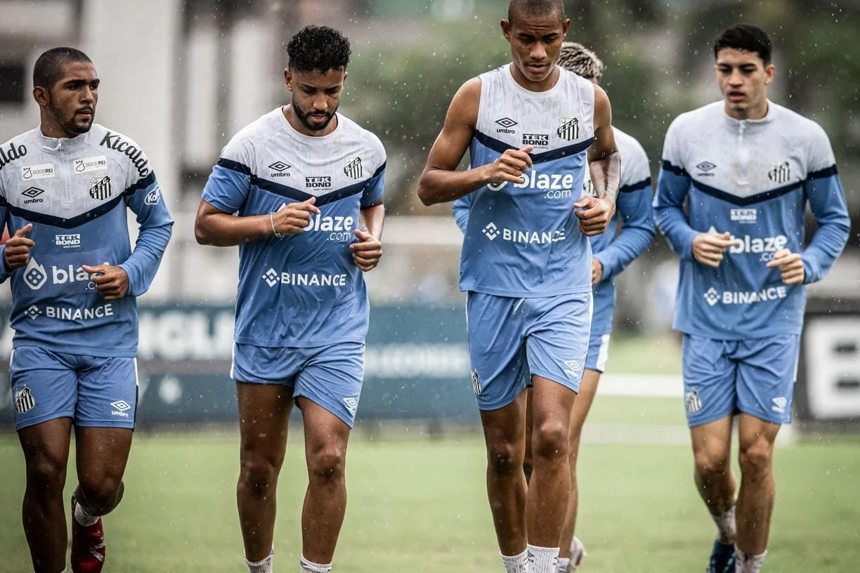 Santos treina na Vila Belmiro e pode ter o reforço de Morelos contra o Guarani