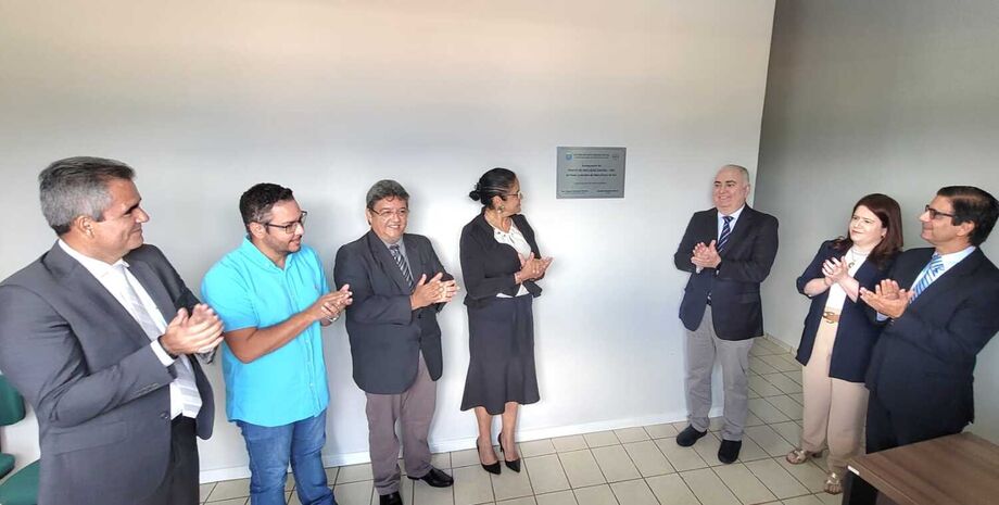 O presidente do Tribunal de Justiça de MS, Des. Sérgio Fernandes Martins, esteve no município de Laguna Carapã para a instalação de mais um Ponto de Inclusão Digital (PID)