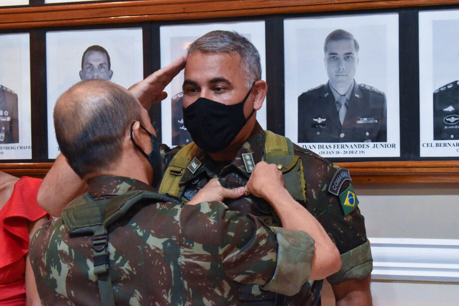 O coronel comandou o 10º Regimento de Cavalaria Mecanizado, Regimento Antonio João, em Bela Vista, a 324 km de Campo Grande.