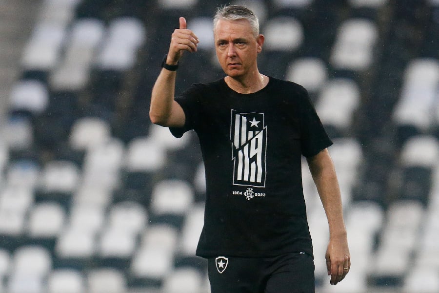 Botafogo demitiu Tiago Nunes após 15 jogos