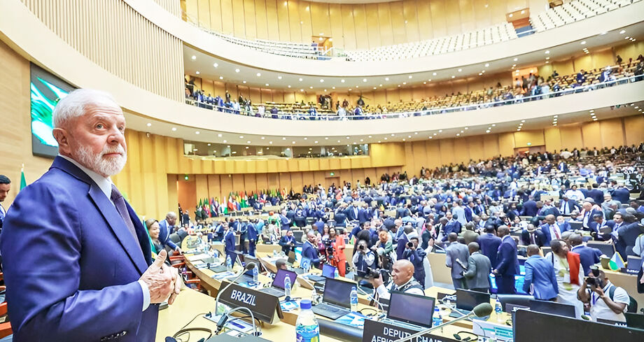 O presidente do Brasil, Luiz Inácio Lula da Silva, participa da cerimonia de abertura da reunião da União Africana, em Adis Abeba, Etiópia