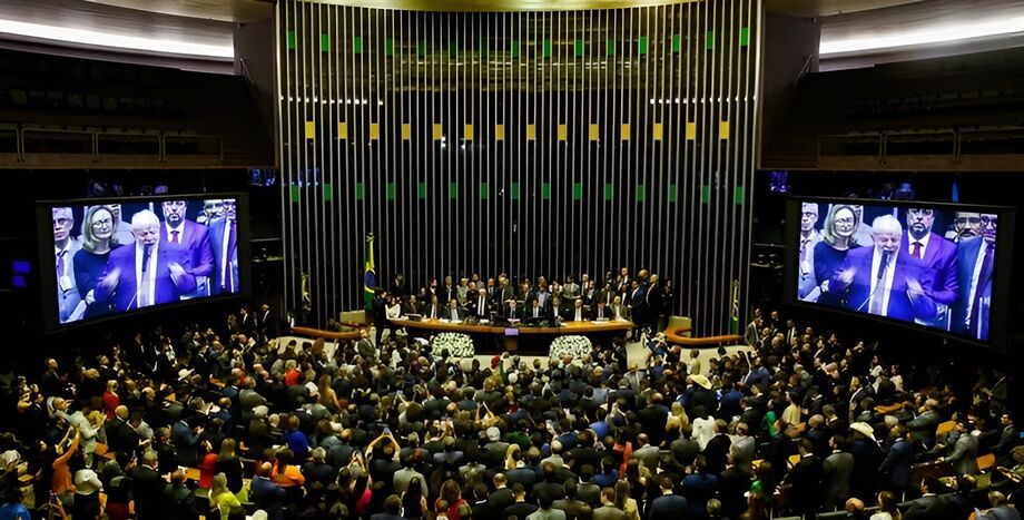 Presidente Lula discursou na sessão solene de promulgação da PEC da reforma tributária no Congresso Nacional em dezembro
