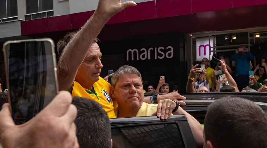 Tarcísio de Freitas chegou com Jair Bolsonaro na manifestação de domingo, 25, na Avenida Paulista