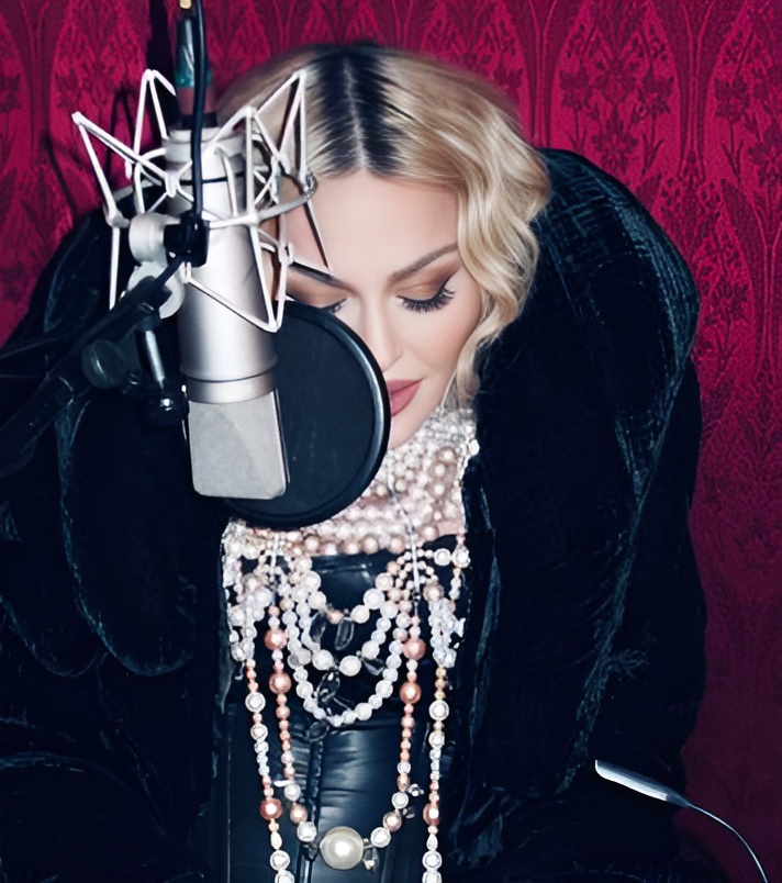A cantora Madonna, durante a criação da nova propaganda do Itaú
