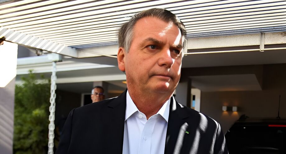 Investigadores buscam entender como o cartão de vacinação de Bolsonaro foi utilizado durante sua saída do Brasil antes da posse de Lula e no seu retorno ao País