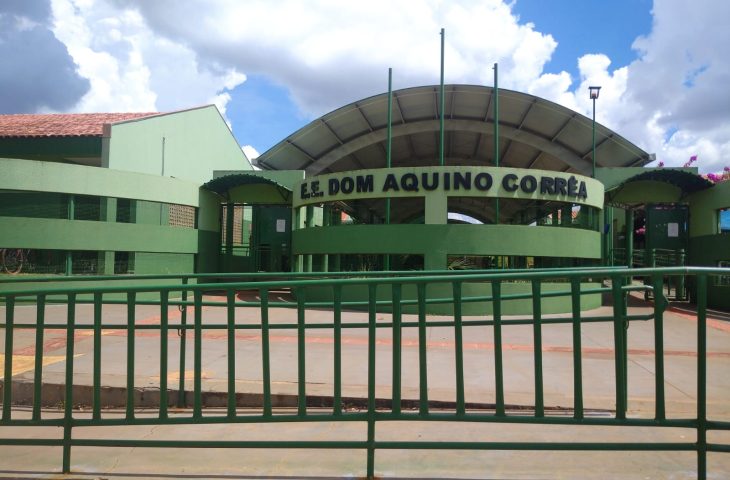 Escola Estadual Dom Aquino Corrêa, localizada na rua Marechal Floriano Peixoto, na Vila Vilarinho, em Amambai