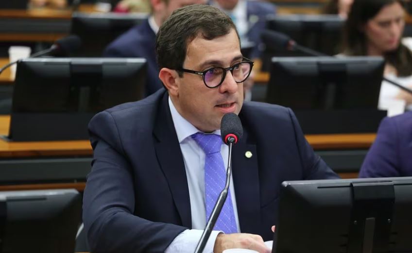 O novo líder do PSB, Gervásio Maia, apresentou o requerimento na tarde desta segunda-feira (5)