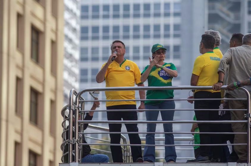 Jair Bolsonaro falou em 'passar borracha no passado' no discurso durante o ato na Paulista realizado neste domingo (25)