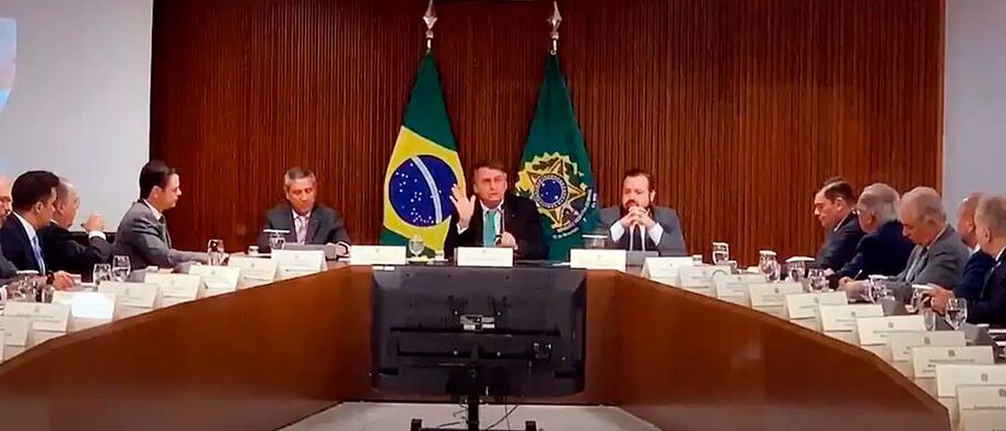 Na fala, Bolsonaro disse aos ministros reunidos no Palácio do Planalto que a OAB tinha mudado e não era mais um partido político
