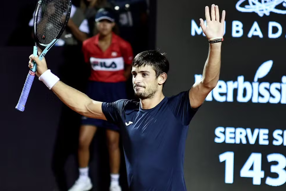 Algoz de João Fonseca elimina atual campeão do Rio Open e garante final argentina
