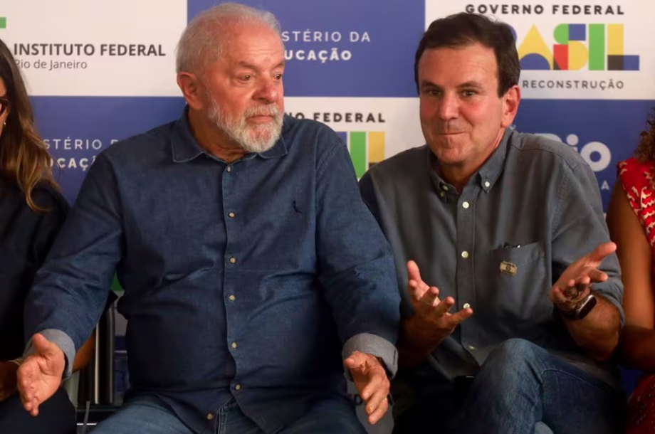 O prefeito Eduardo Paes participa, ao lado do presidente Luiz Inácio Lula da Silva, do lançamento da pedra fundamental do campus do Instituto Federal do Rio de Janeiro (IFRJ), no Complexo do Alemão