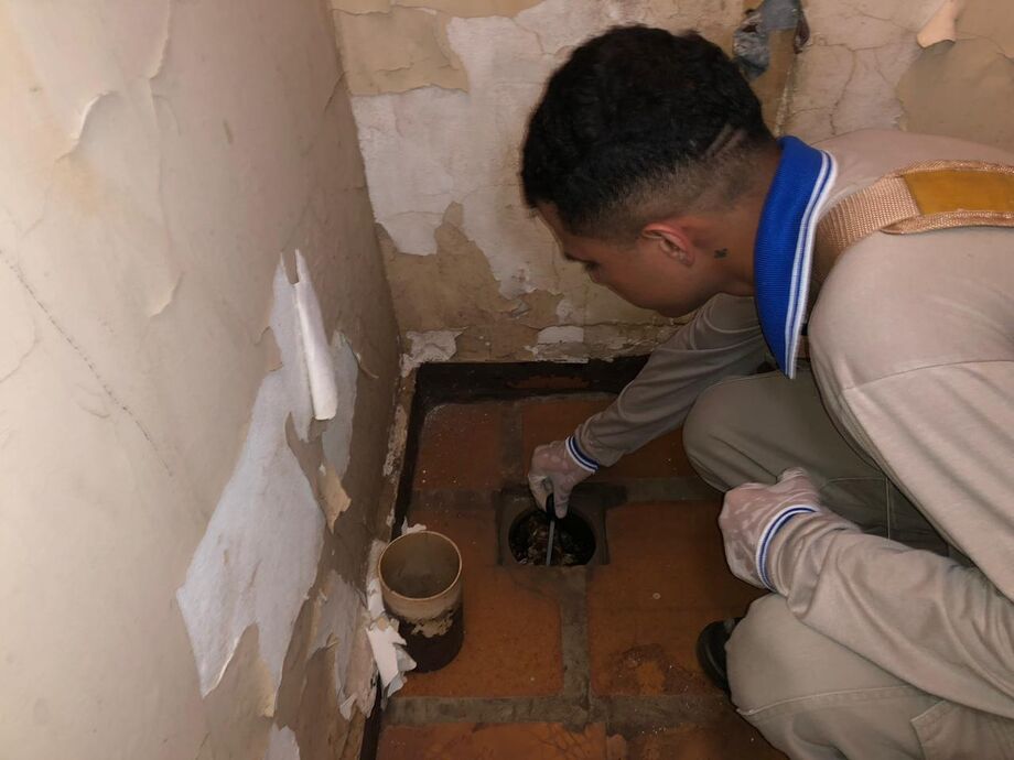 Imóveis abandonados na Capital recebem ação de extermínio do Aedes em iniciativa entre Sesau e GCM