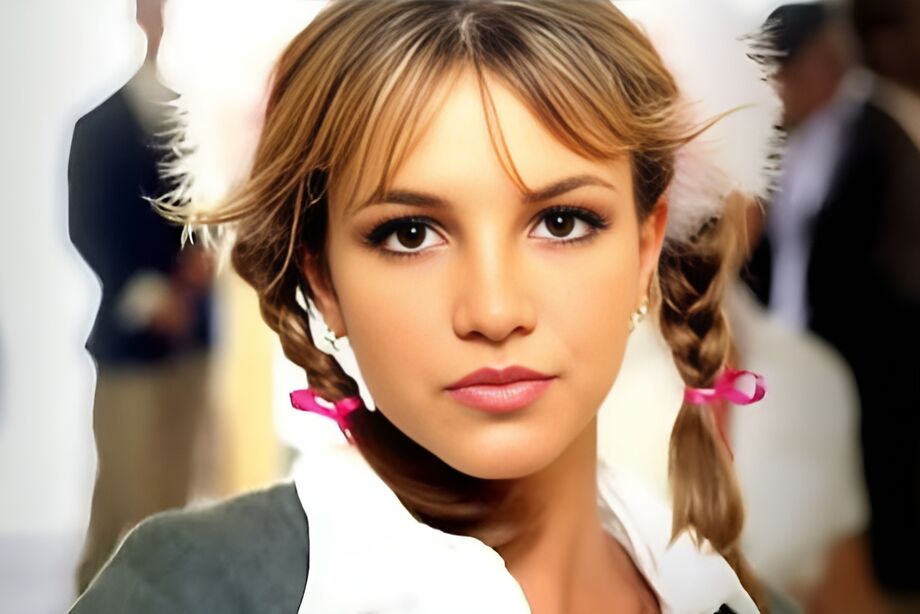 Britney Spears no clipe de 'Baby One More Time'. Cantora revela ficada com Ben Afflec