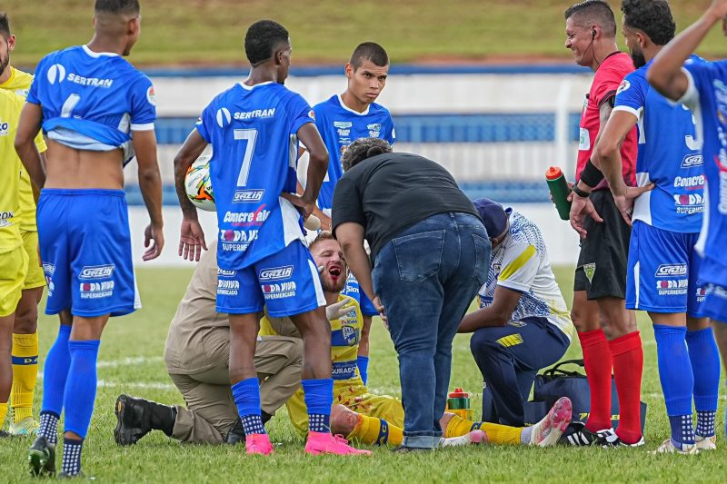 Fogliato teve uma fratura no maxilar e corte na boca, sangrando bastante
