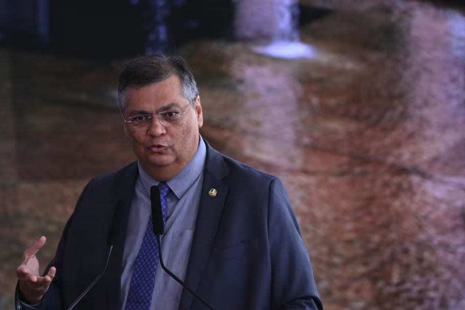 O senador Flávio Dino criticou a proposta de instituir mandato para ministros do STF