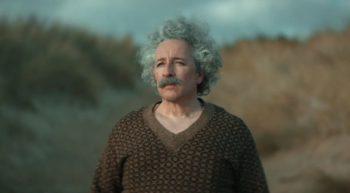 Veja tudo que você precisa saber sobre o novo filme da Netflix 'Einstein e a Bomba'