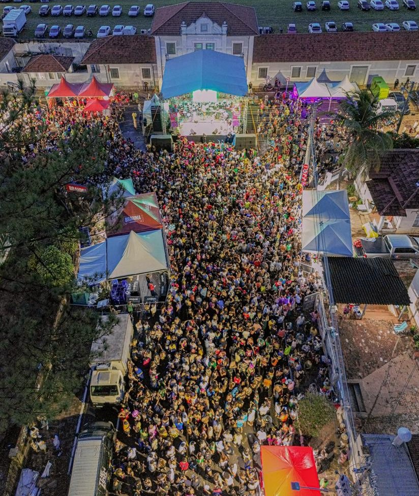 Blocos de rua lotam Esplanada Ferroviária no Carnaval de Campo Grande