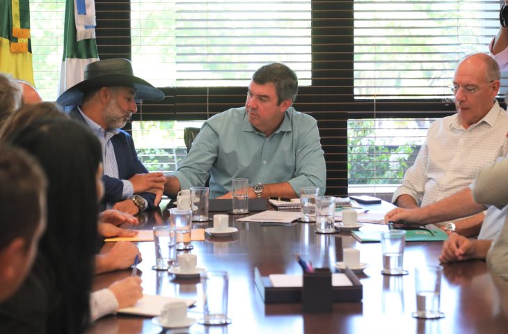O governador, Eduardo Riedel, informou ao prefeito de Ivinhema, Juliano Ferro, sobre o investimento na cidade, esta manhã