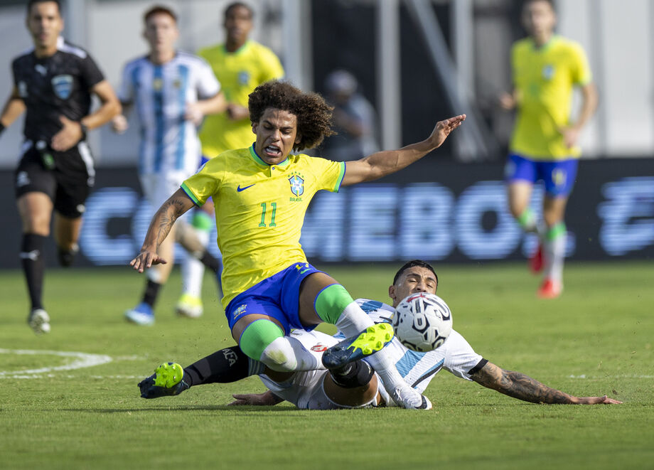 Bicampeão olímpico, Brasil dá vexame, perde da Argentina e está fora de Paris-2024