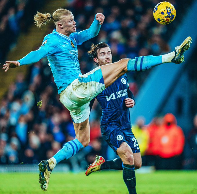 O Manchester City enfrentou o Chelsea neste sábado, pela 25ª rodada do Campeonato Inglês, e suou para empatar o jogo em 1 a 1