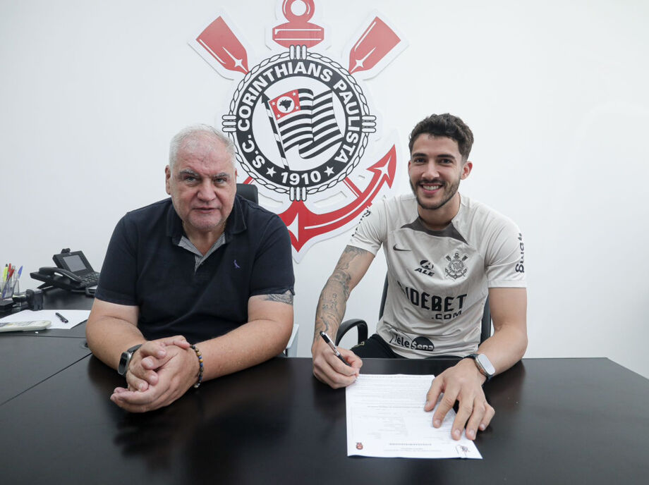 Gustavo Henrique é apresentado no Corinthians e assegura estar 100% fisicamente para estreia