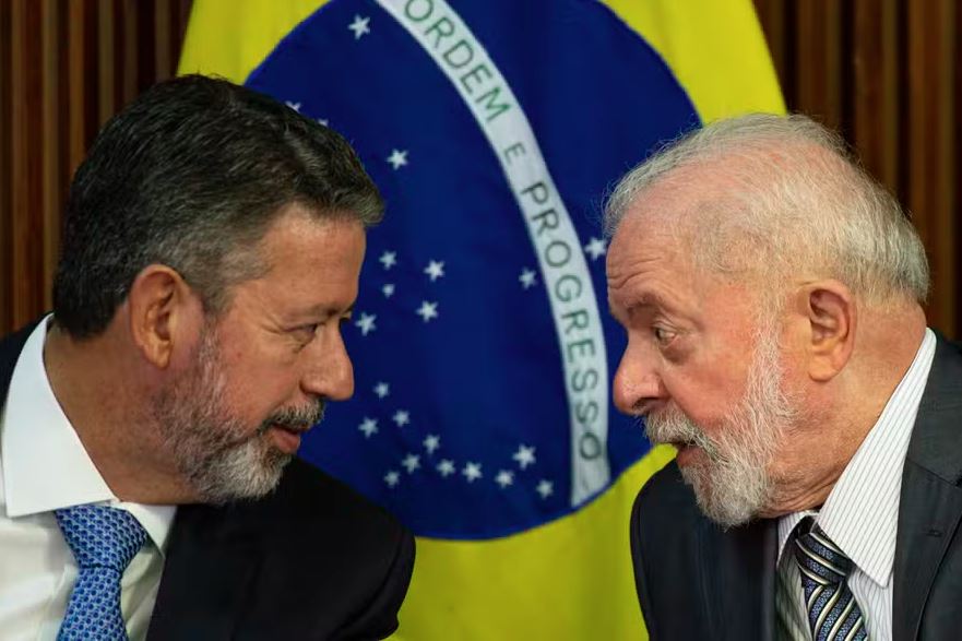Lula e Lira participam de reunião