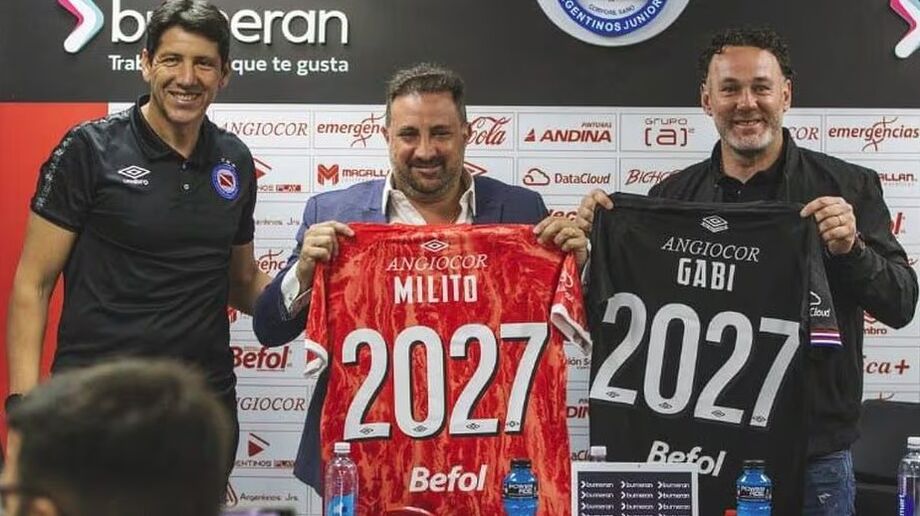 Gabriel Milito, especulado no Corinthians, tinha vínculo até 2027 com Argentinos Juniros, mas pediu demissão em 2023.