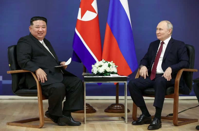 Presidente da Rússia, Vladimir Putin, e o ditador da Coreia do Norte, Kim Jong-un em encontro no extremo leste da região de Amur, na Rússia, em setembro de 2023.