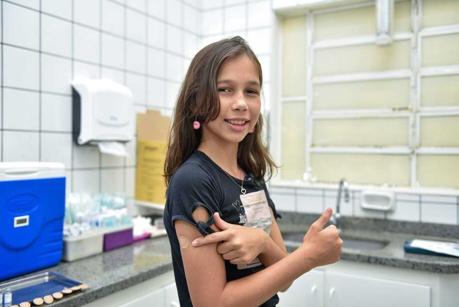 Em menos de uma semana de campanha, Campo Grande ultrapassou a marca de 1 mil crianças de 10 a 11 anos vacinadas contra a dengue