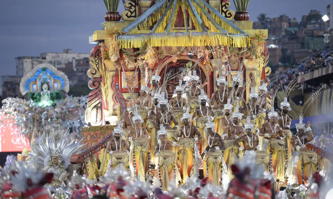 Viradouro é campeã do carnaval do Rio nos 40 anos da Sapucaí